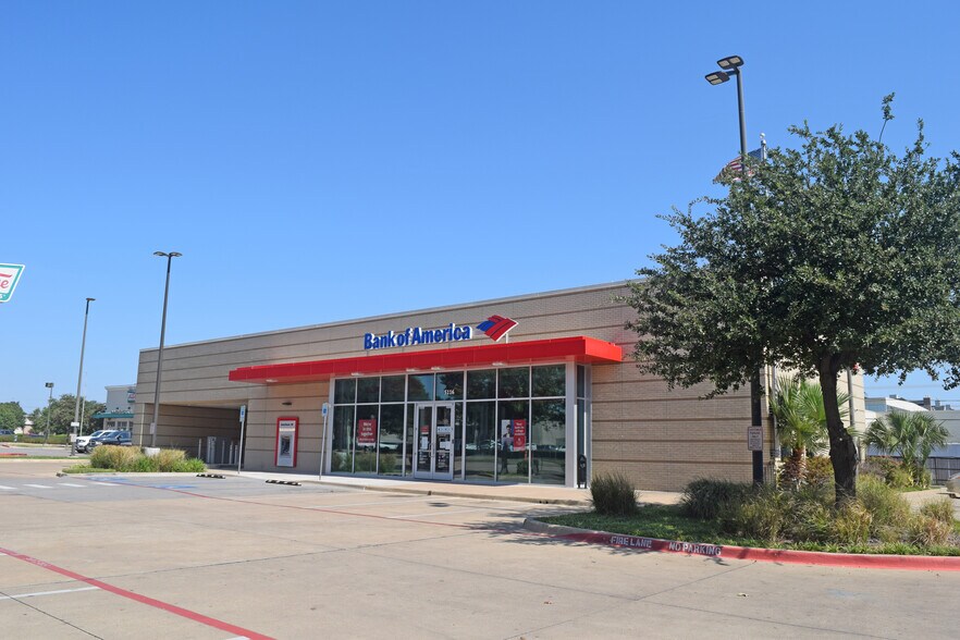 More Photos Of 5116 Greenville Ave, Dallas Bank For Sale
