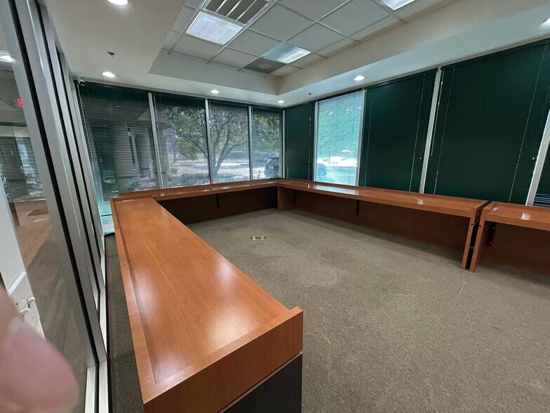 More Photos Of 975 Cobb Place Blvd NW, Kennesaw Light Distribution For Lease