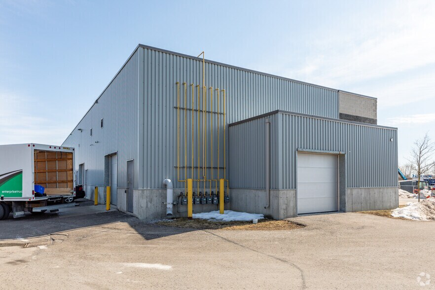 More Photos Of 1472 Thornton Rd N, Oshawa Service For Sale