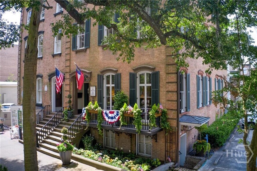 More Photos Of 109 W Liberty St, Savannah Hospitality For Sale