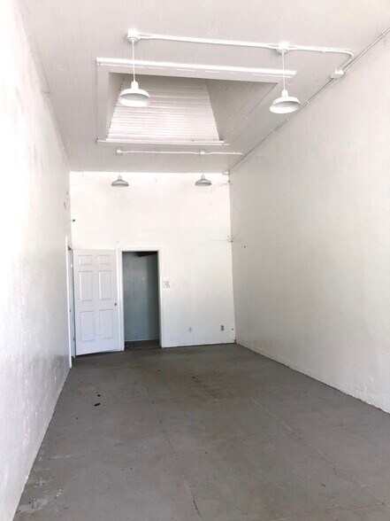 More Photos Of 6321 Commerce St, Wallis Storefront Retail Office For Lease