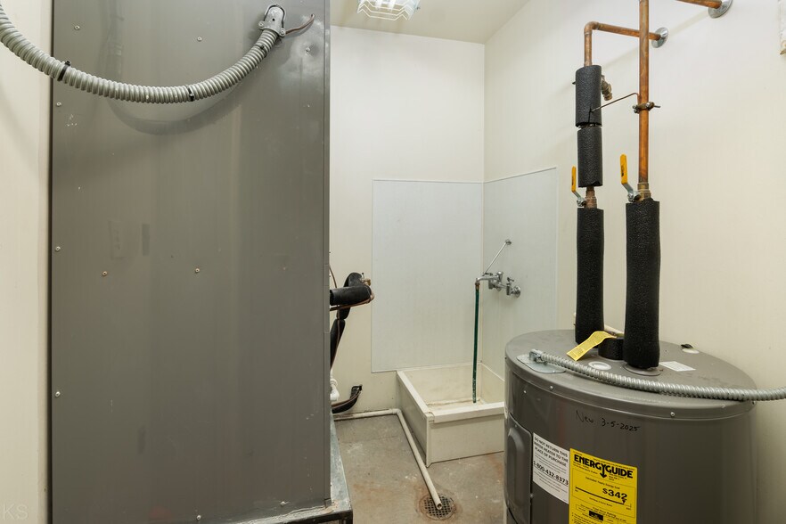 More Photos Of 3702 Hy Point Blvd, Rolla Industrial For Sale