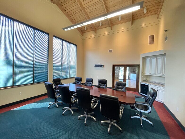 More Photos Of 13680 NW 104th Ter, Alachua Office For Sale