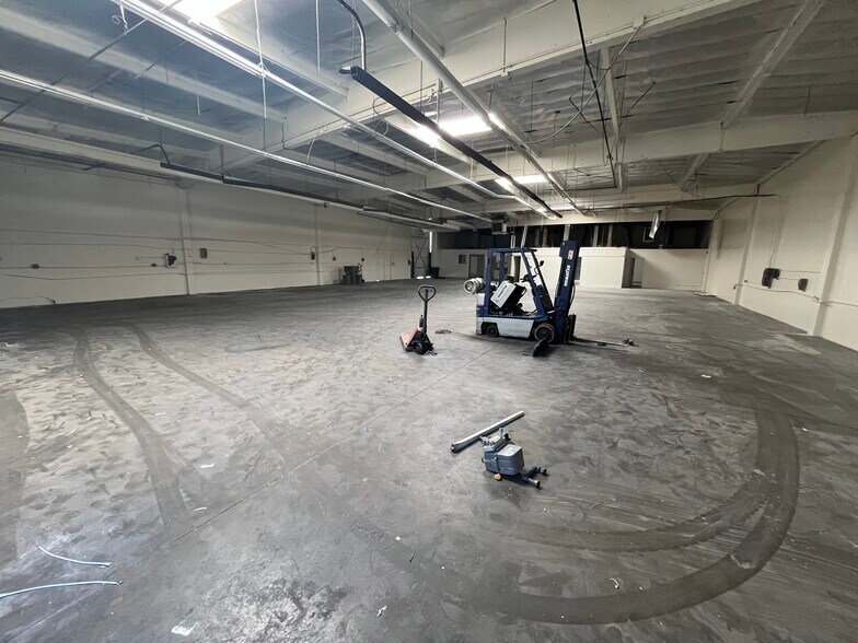 More Photos Of 537 E Gardena Blvd, Carson Manufacturing For Lease