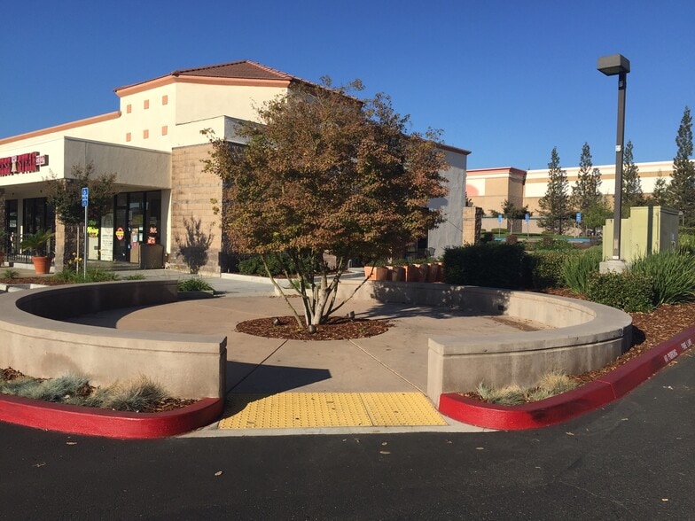 Primary Photo Of 1563 Eureka Rd, Roseville Restaurant For Lease
