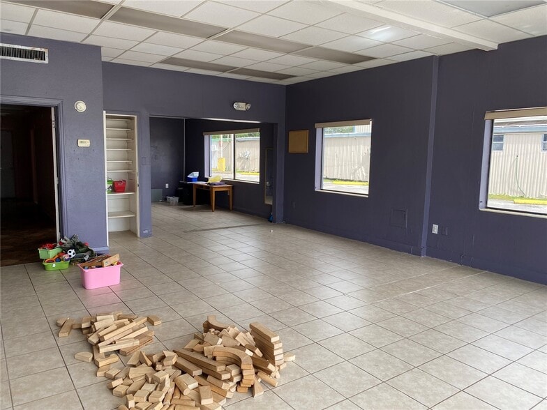 More Photos Of 207 N Scenic Hwy, Frostproof General Retail For Sale