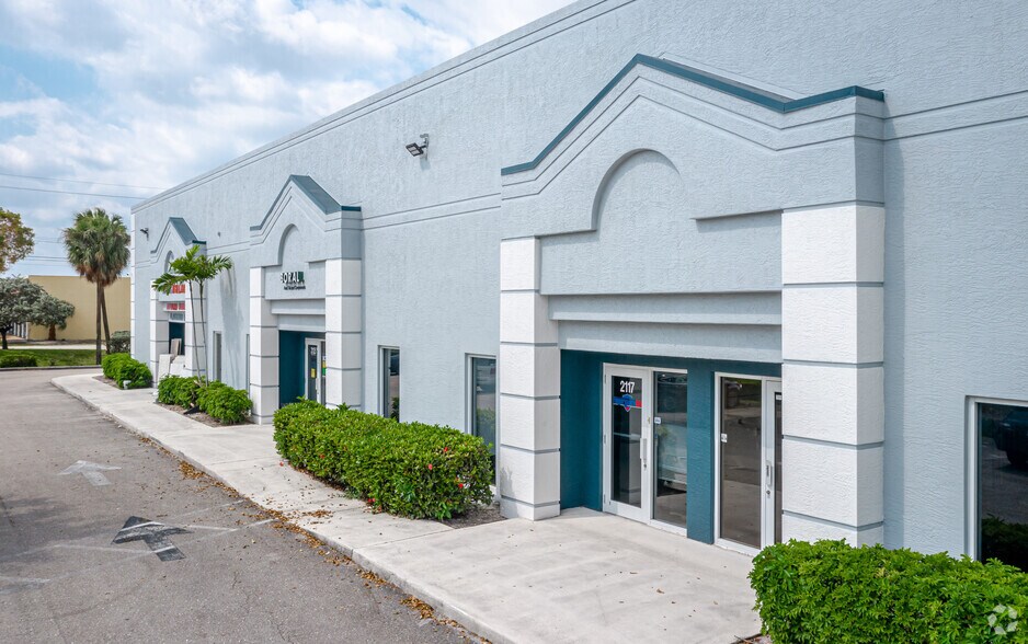 More Photos Of 2101-2177 NW 22nd St, Pompano Beach Warehouse For Lease