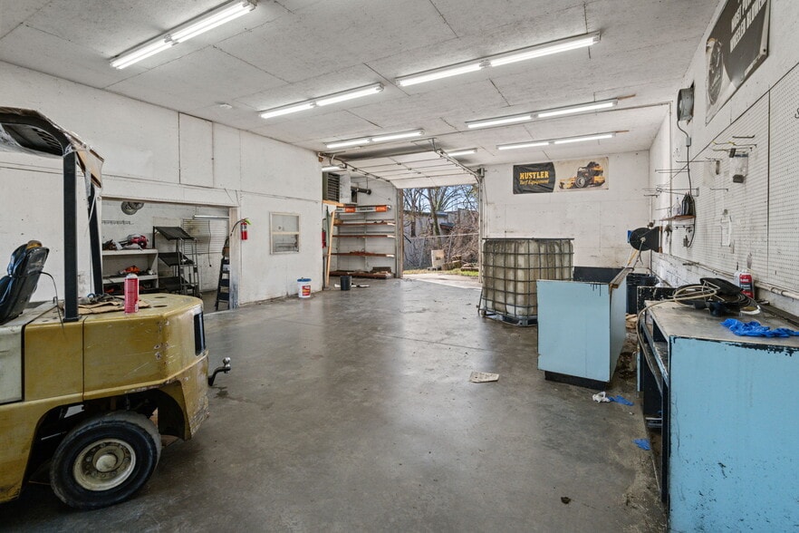 More Photos Of 476 N Main St, Clinton General Retail For Sale