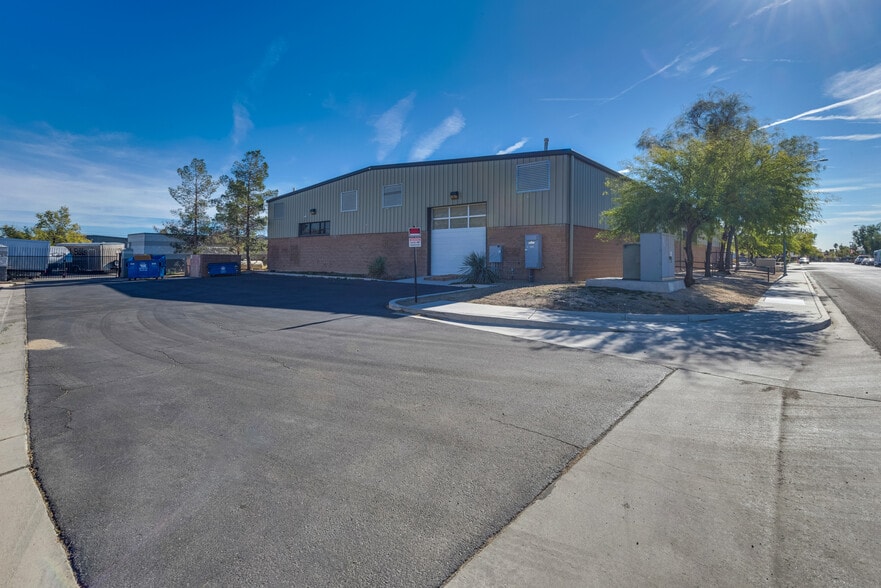 More Photos Of 3250 N Bronco St, Las Vegas General Retail For Sale