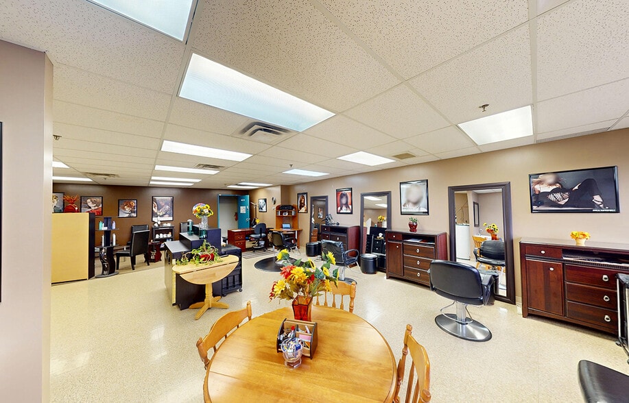 More Photos Of 1375 Mcphillips St, Winnipeg Storefront For Lease