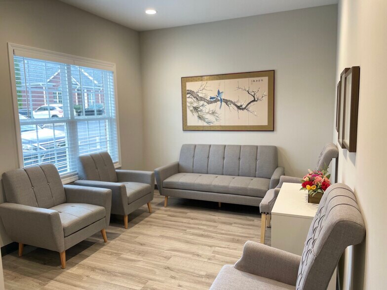 More Photos Of 247 River Park North Dr, Woodstock Medical For Sale