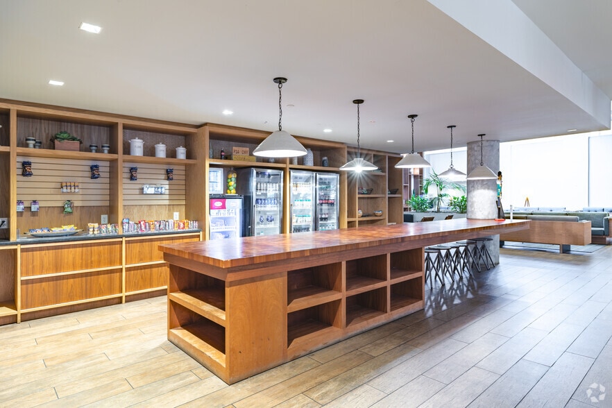 More Photos Of 2055 S Park Pl SE, Atlanta Hotel For Sale