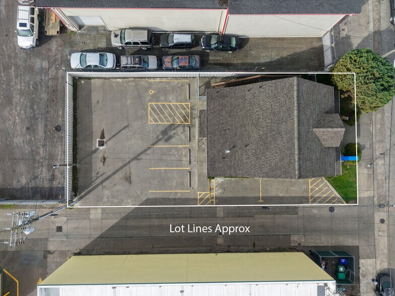 More Photos Of 137 Hall Ave, Coos Bay Office For Sale