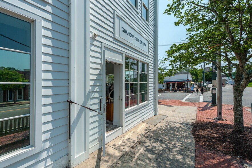 More Photos Of 1-15 Hill St, Southampton Storefront Retail Office For Lease