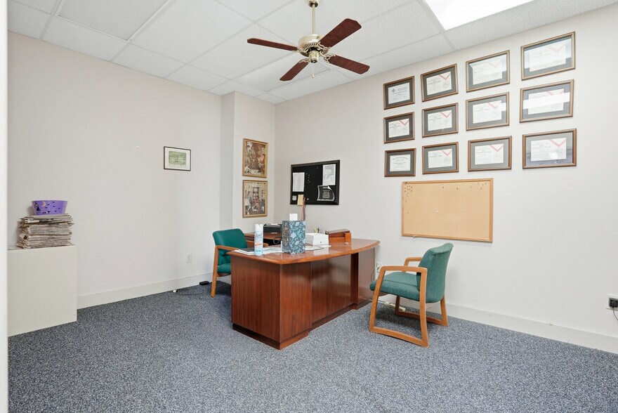 More Photos Of 115 E 5th St, Fulton Office For Sale