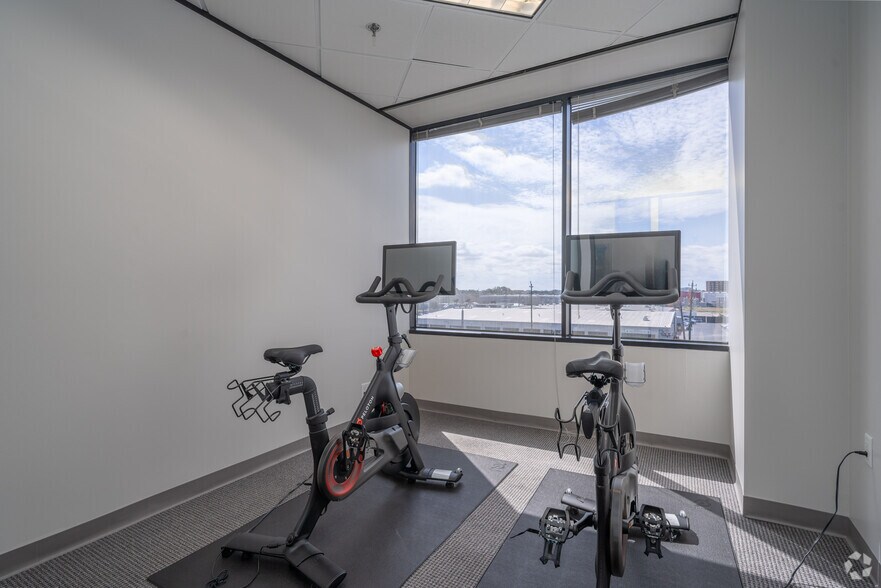 More Photos Of 6671 Southwest Fwy, Houston Office For Lease