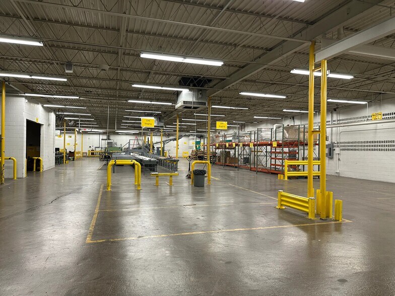 More Photos Of 100 N Byrne Rd, Toledo Light Distribution For Sale