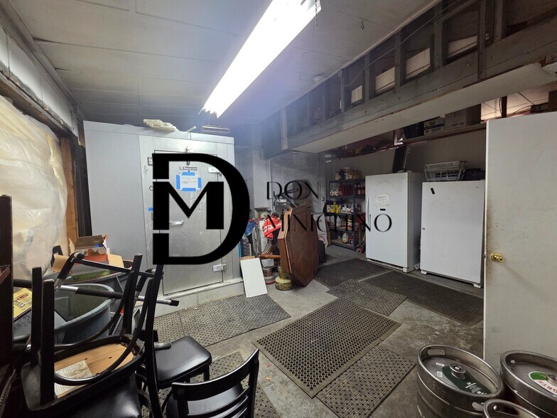 More Photos Of 85 Main St, Poughkeepsie Bar For Sale