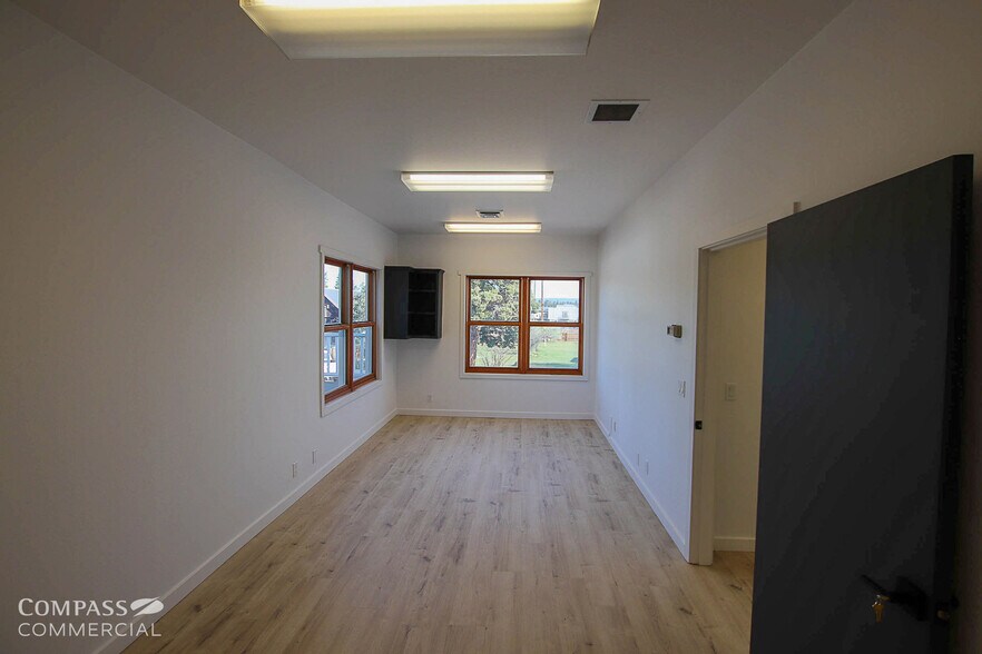 More Photos Of 141 W Main Ave, Sisters Storefront Retail Office For Lease