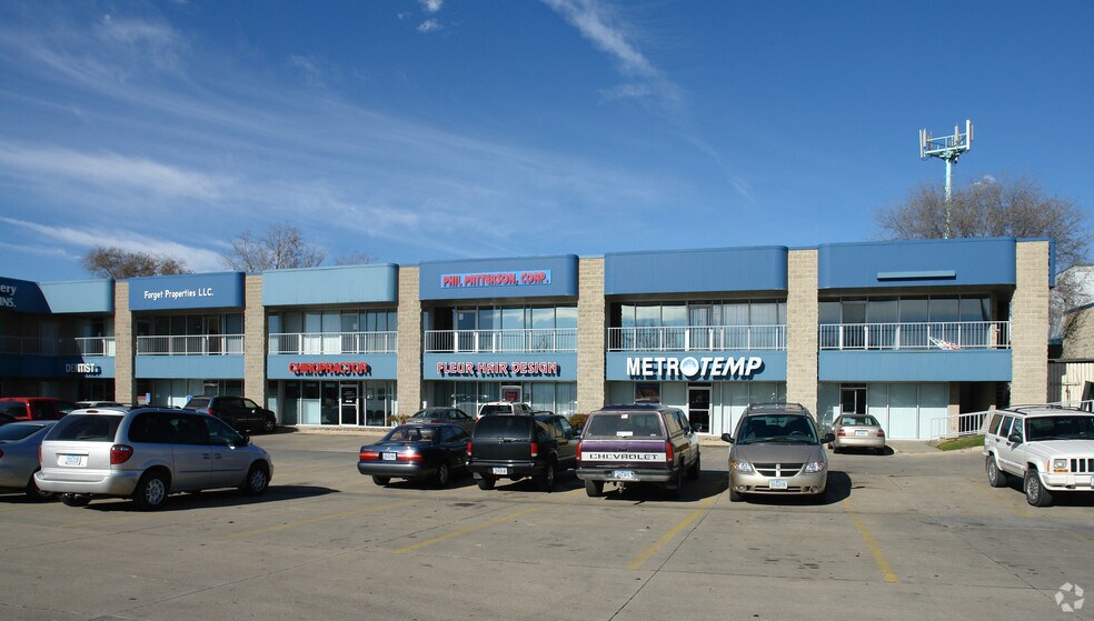 More Photos Of 4214 Fleur Dr, Des Moines General Retail For Lease