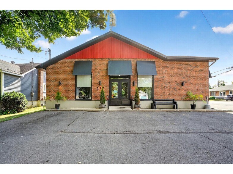 More Photos Of 277 Rue Saint-Joseph, Sainte-martine Restaurant For Sale
