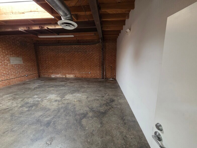 More Photos Of 2234 Barry Ave, Los Angeles Warehouse For Lease