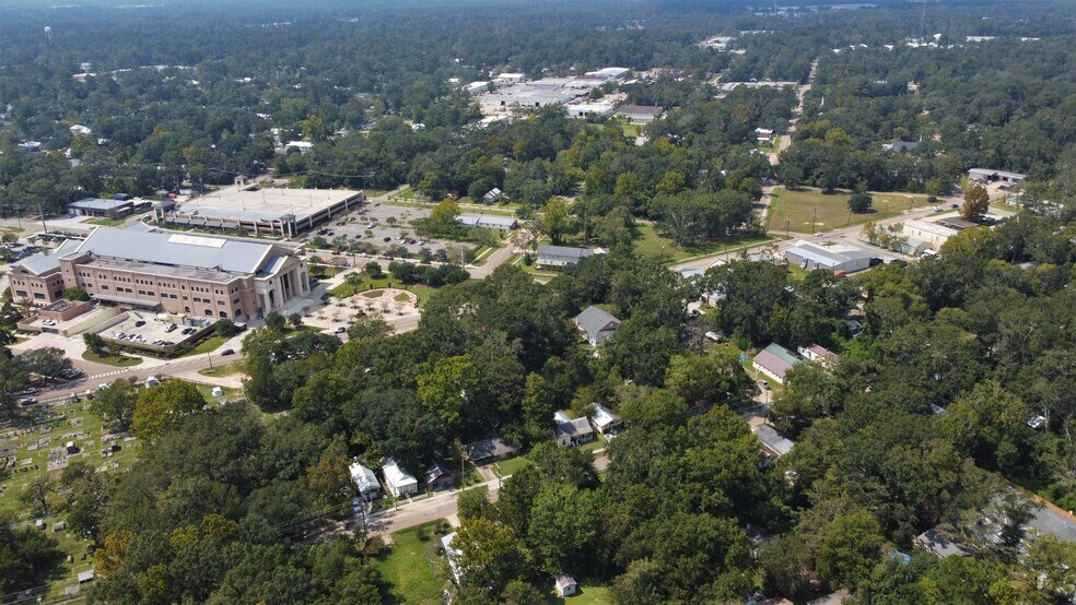 More Photos Of 752 N Columbia St, Covington Office Residential For Sale