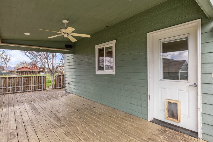 More Photos Of 802 E Vilas Rd, Medford Light Manufacturing For Sale