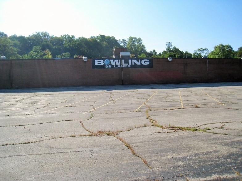 More Photos Of 18310 Euclid Ave, Cleveland Bowling Alley For Sale