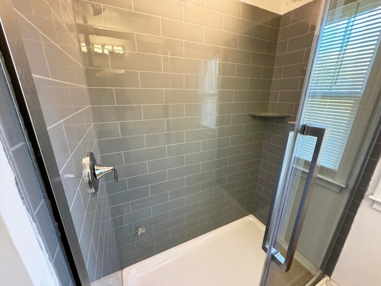 More Photos Of 1806 E Main St, Waukesha Office For Sale