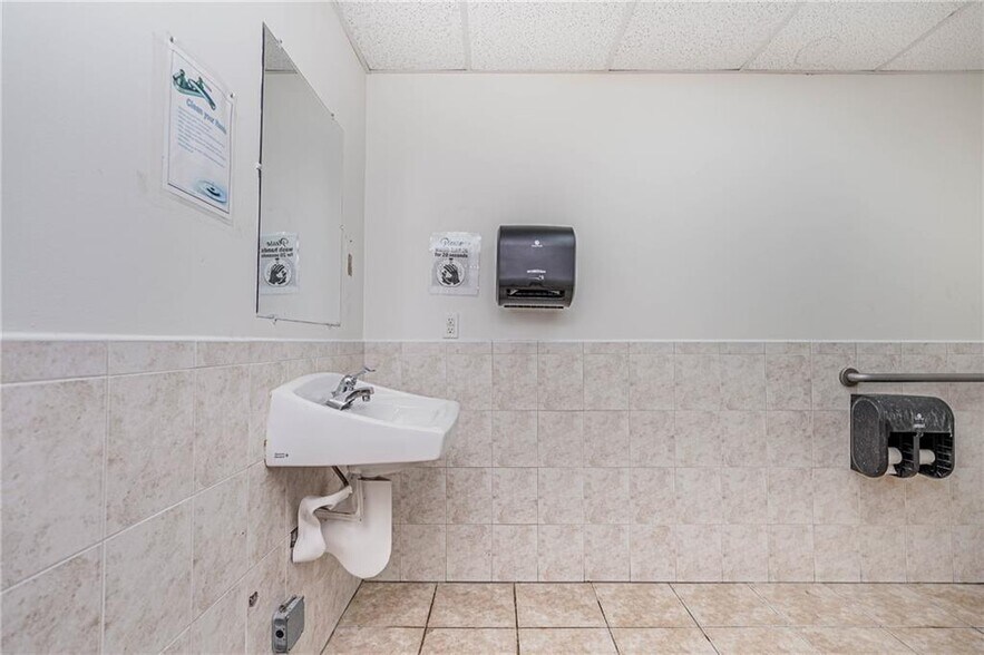More Photos Of 3041 Avenue U, Brooklyn Medical For Sale