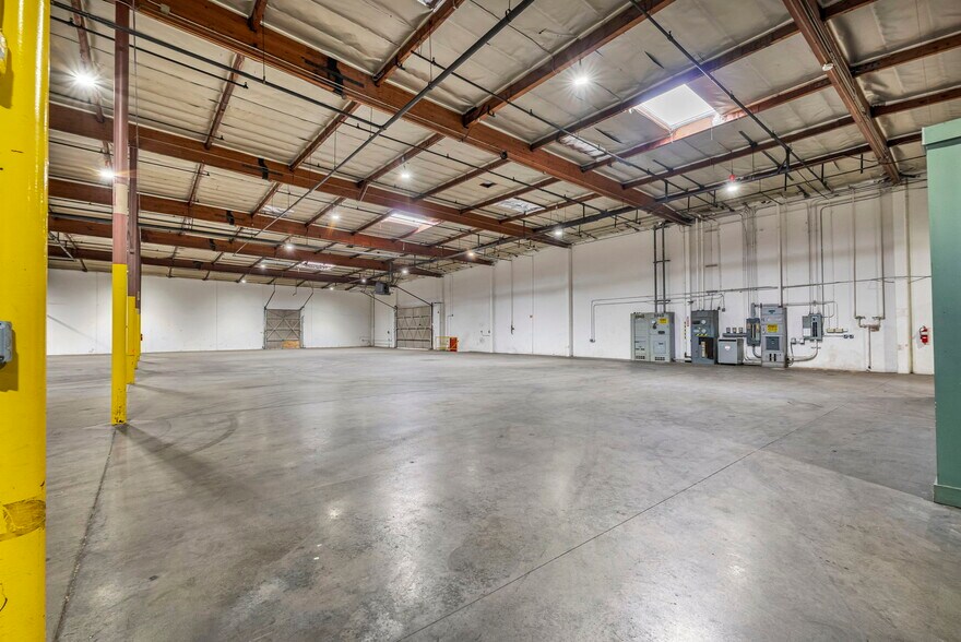 More Photos Of 18737 S Reyes Ave, East Rancho Dominguez Distribution For Sale