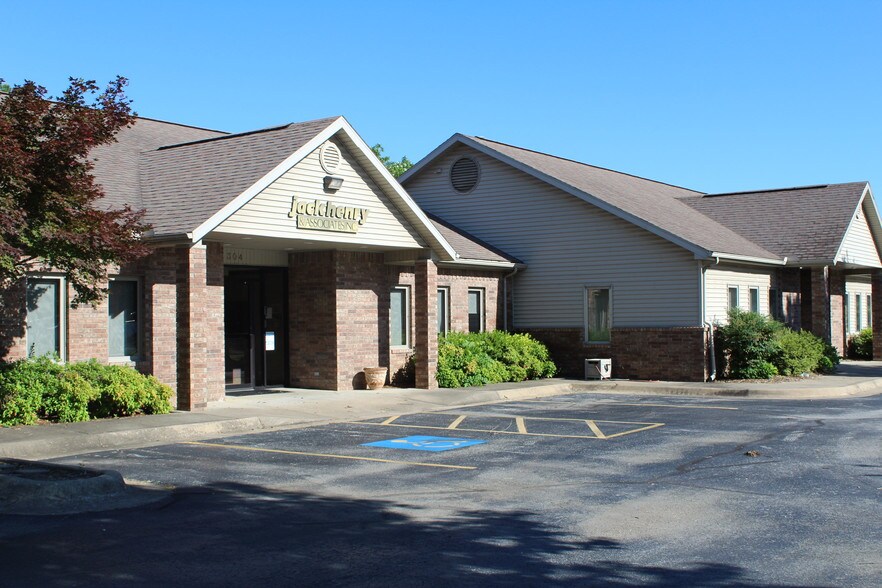 More Photos Of 304 S 20th St, Rogers Office For Sale