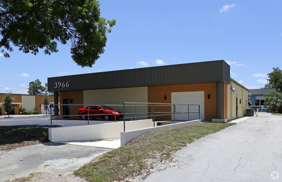 More Photos Of 3966 Arnold Ave, Naples Warehouse For Lease
