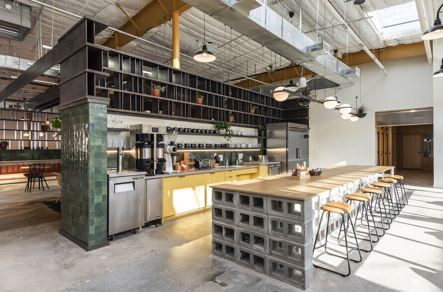 More Photos Of 2339 Commerce St, Houston Coworking Space