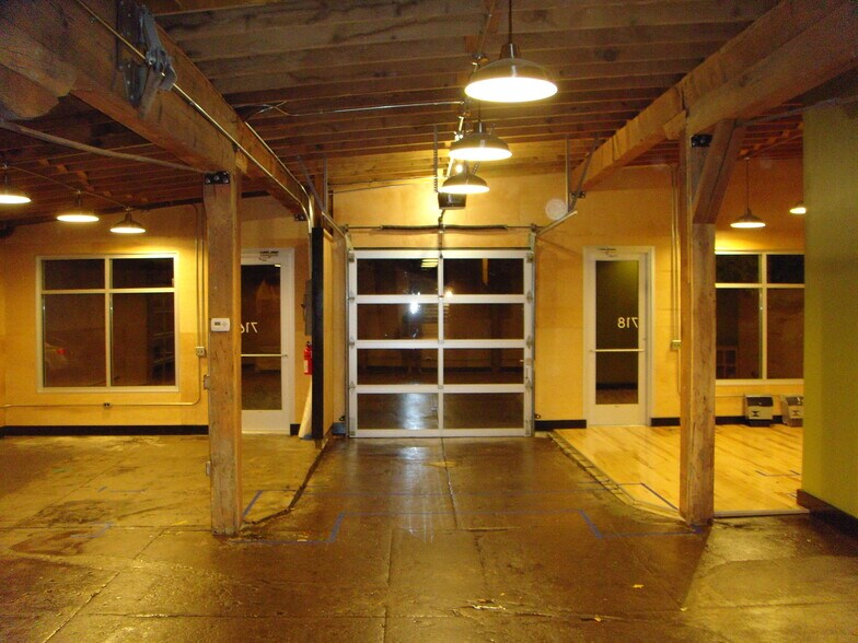 More Photos Of 716 W 34th St, Minneapolis Storefront Retail Office For Lease
