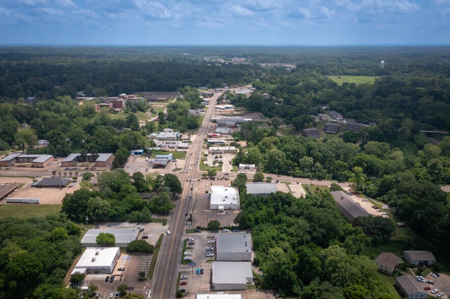 More Photos Of 2310 Clay St, Vicksburg Freestanding For Sale