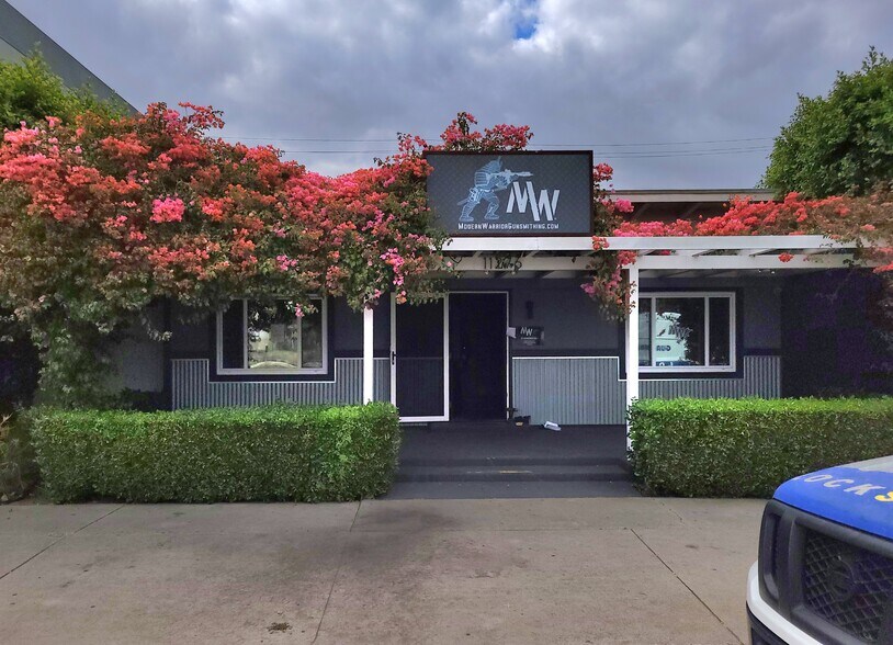 Primary Photo Of 11276 Washington Pl, Culver City Storefront For Lease