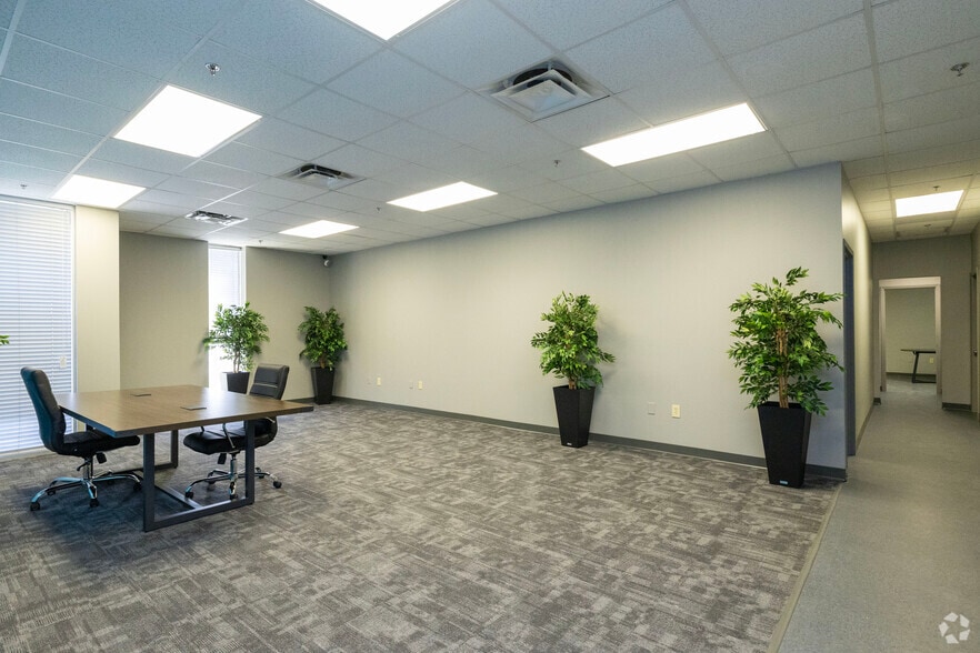 More Photos Of 5806 N 53rd St, Tampa Distribution For Lease