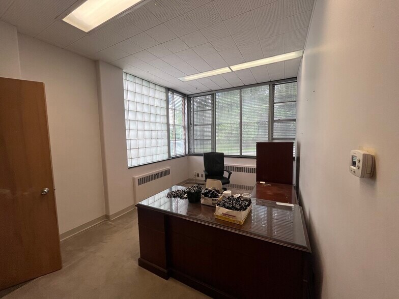 More Photos Of 2222 8th St, Bedford Office Residential For Sale