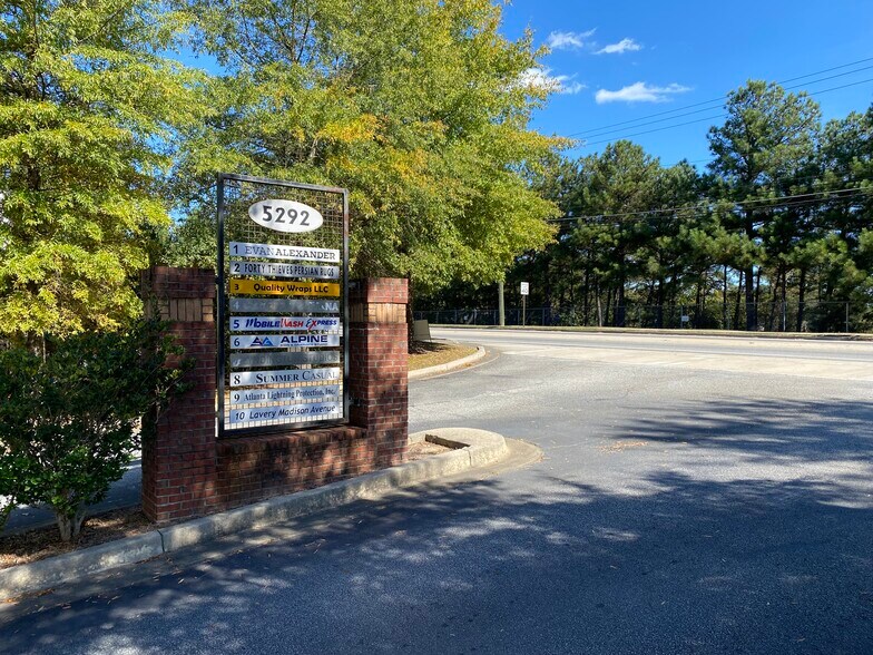 More Photos Of 5292 Oakdale Rd SE, Smyrna Flex For Sale