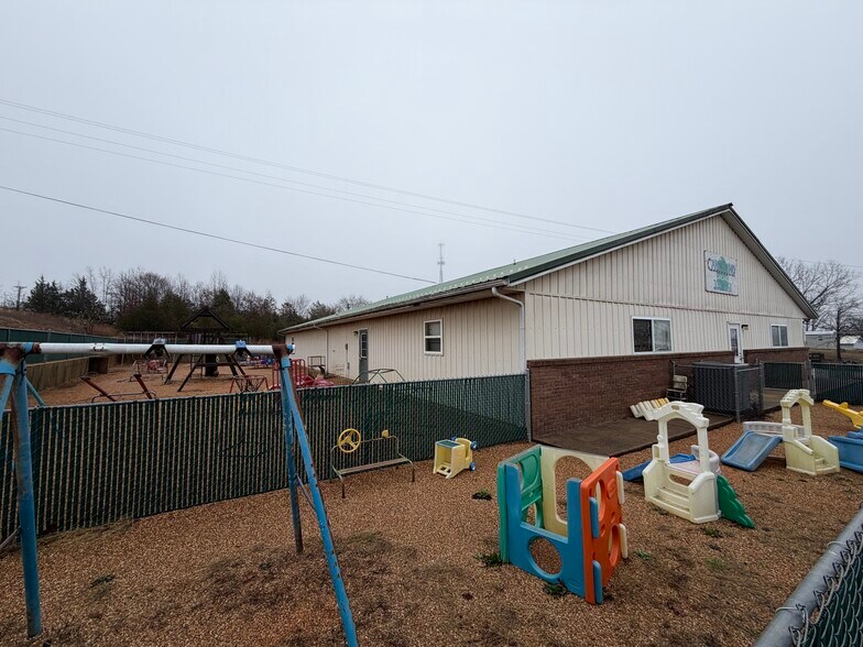 More Photos Of 106 Bosa Dr, Saint Robert Health Club For Sale