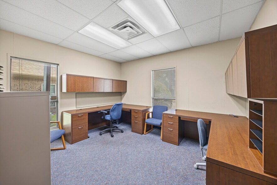 More Photos Of 105 Commercial Cir, Conroe Medical For Sale
