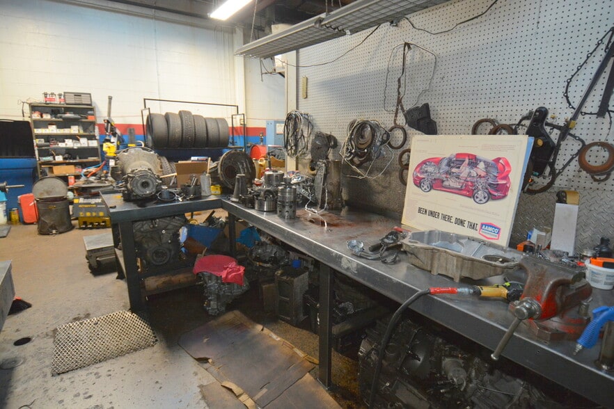 More Photos Of 2212 Wilmington Pike, Dayton Auto Repair For Sale