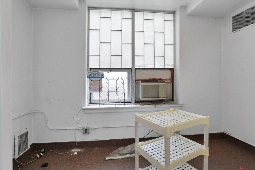 More Photos Of 300 E Auburn Ave, Springfield Office For Sale