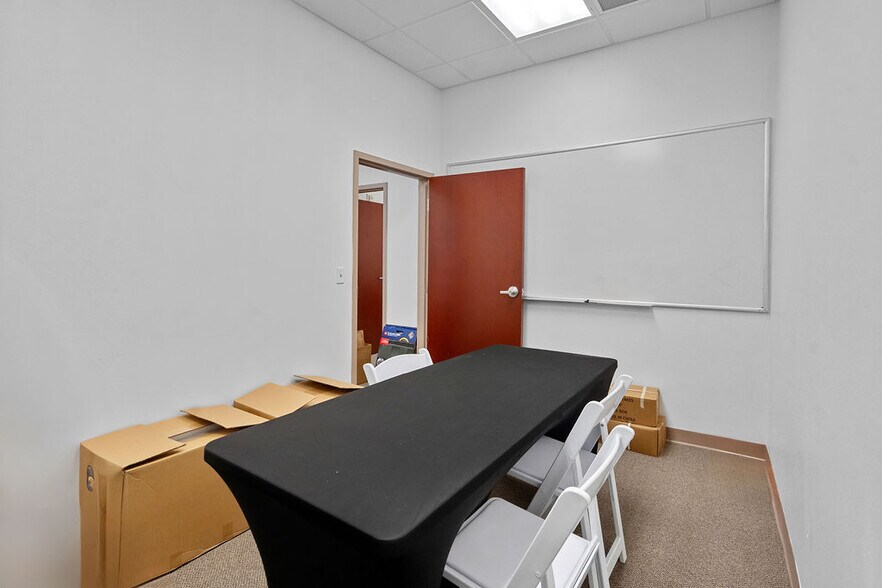 More Photos Of 7065 Westpointe Blvd, Orlando Loft Creative Space For Lease