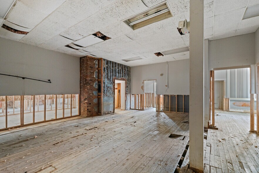 More Photos Of 101 St Clair St, Frankfort Loft Creative Space For Sale