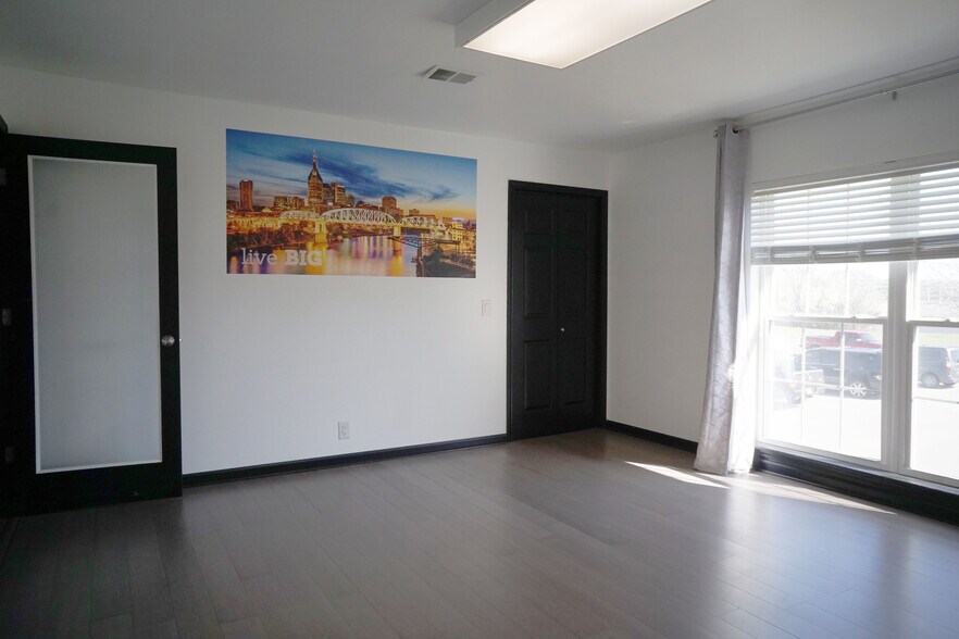 More Photos Of 114 Canfield Pl, Hendersonville Office For Sale