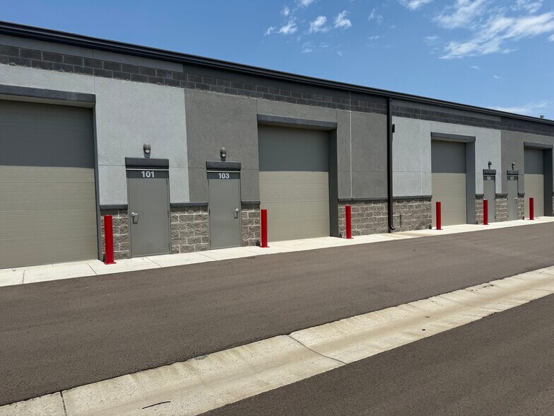 More Photos Of 18860 Clarke Rd, Parker Showroom For Lease