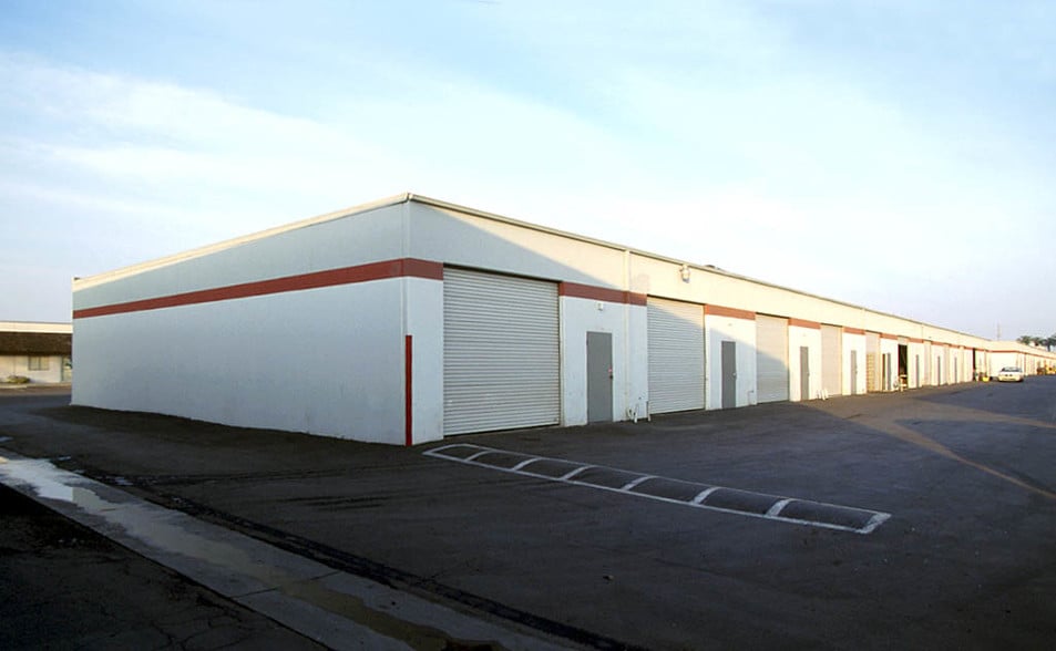 More Photos Of 1320 E Saint Andrew Pl, Santa Ana Manufacturing For Lease